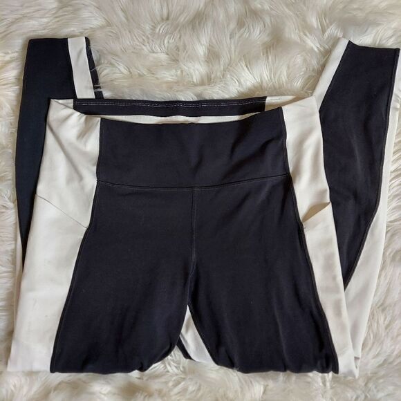 Athleta Women's black and white leggings - Picture 9 of 11